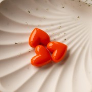 Perla cuore in resina opaca 15,5x18 mm - foro orizzontale - Arancione x1