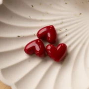 Perla cuore in resina opaca 15,5x18 mm - foro orizzontale - rosso carminio x1