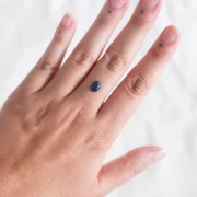 Opale ovale etiope affumicato 7,8x6 mm - 0,70 carati