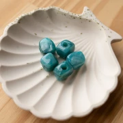 Perla cubica irregolare 15x13 mm in resina opaca - Blue Marble x1