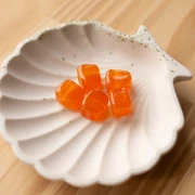 Perla cubica irregolare 15x13 mm in resina trasparente - Arancione x1