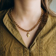 Pendente a forma di mano di Fatma 21,5x14 mm con occhio epossidico - Acciaio inossidabile 304L Dorato - Blu