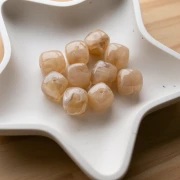 Perle cubiche irregolari 16x17 mm -Acrilico traslucido marmorizzato marrone chiaro x10