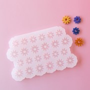 Stampo in silicone Géa Creations per la realizzazione di ciondoli a forma di fiore da 15 mm a 17 mm