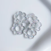 Ciondolo fiore in acrilico 14 mm - Argento glitter AB x1