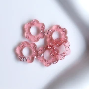 Ciondolo a forma di fiore in acrilico da 14 mm - Rosa trasparente - Glitter argento x1