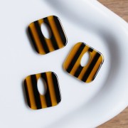 Ciondolo quadrato in acetato da 21 mm - A righe marrone trasparente - marrone scuro