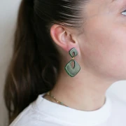 Orecchini con diamante cavo 16x14 mm - Corallo marmorizzato - Giallo - Perla blu x2