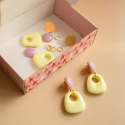 I miei gioielli fai da te - Kit di orecchini pendenti a forma di trapezio - Versione gialla