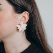 Orecchini a fiore con Perla 42 mm - Beige x2