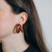 Orecchini a doppio cerchio 35,5 mm in resina - Marrone x2