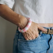 Bracciale a giro spesso 64 mm in resina opaca - Bianco - Rosa x1