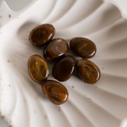 Perline piatte irregolari 18x13 mm in acrilico - Marrone scuro x10