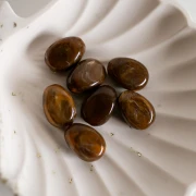 Perline piatte irregolari 18x13 mm in acrilico - Marrone scuro x10