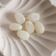 Perline piatte irregolari 18x13 mm in acrilico - Avorio marmorizzato x10