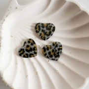 Ciondolo a cuore in acetato 21x18 mm - Nero - Glitter giallo leopardo x1
