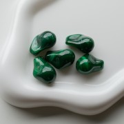 Perle irregolari 21x15 mm in resina opaca - Verde scuro marmorizzato x10