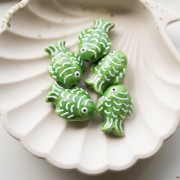 Perla pesce in ceramica 27x20 mm - Verde - Bianco x1