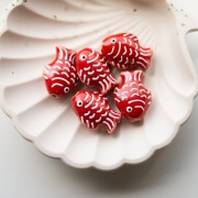 Perlina pesce in ceramica 27x20 mm - Rosso - Bianco x1