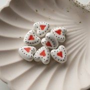 Perlina a cuore in ceramica da 14,5 mm - Motivo cuore - Bianco - Rosso x1