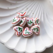 Perla a cuore in ceramica da 14 mm - Motivo floreale - Bianco - Rosso x1