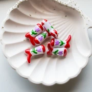 Perla Santiag - Stivale da cowboy 24x17 mm in vetro - Motivo floreale - Rosso - Lilla