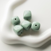 Perle cubiche irregolari 16x17 mm - seconda scelta - Acrilico opaco Verde Salvia x10