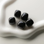 Perle cubiche irregolari 16x17 mm - seconda scelta - Acrilico opaco - Nero x10
