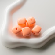 Perle irregolari a forma di cubo 16x17 mm - seconda scelta - Acrilico opaco - Salmone x10