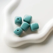 Perle cubiche irregolari 16x17 mm - seconda scelta - Acrilico opaco blu pavone x10
