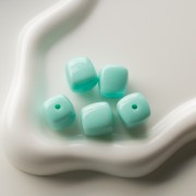 Perle cubiche irregolari 16x17 mm - seconda scelta - Acrilico opaco Blu smerigliato x10