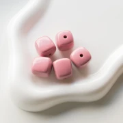 Perle cubiche irregolari 16x17 mm - seconda scelta - Acrilico opaco Rosa antico x10