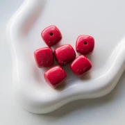 Perle cubiche irregolari 16x17 mm - seconda scelta - Acrilico opaco Raspberry x10