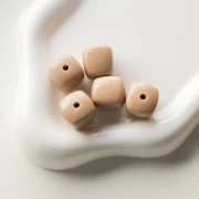 Perle cubiche irregolari 16x17 mm - seconda scelta - Acrilico opaco - Taupe x10