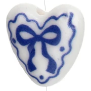 Perlina cuore in ceramica 15x14,5 mm - motivo a fiocco - Bianco - Blu x1