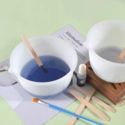Bicchiere dosatore in silicone graduato da 600 ml con beccuccio - Trasparente x1