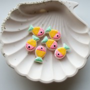 Perle di vetro a forma di pesce 20x13 mm - Motivo a pois - Rosa - Arancione - Verde menta x1
