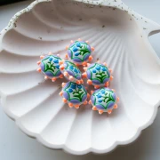 Perla di vetro rotonda appiattita da 20 mm - motivo floreale - Viola - Arancione fluorescente - Blu x1