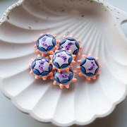 Perla rotonda di vetro appiattita, 20 mm - Motivo della luna - Blu notte - Arancione fluorescente - Viola