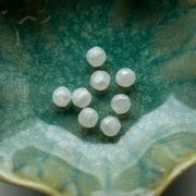 Perla rotonda irregolare sfaccettata da 8 mm in resina opaca - Bianco perlato x8