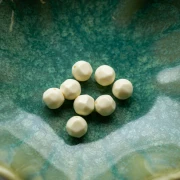 Perla rotonda irregolare sfaccettata da 8 mm in resina opaca - Ecru x8