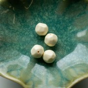 Perla rotonda irregolare sfaccettata da 12 mm in resina opaca - Ecru x4