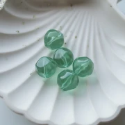 Perline sfaccettate tonde irregolari da 14 mm in resina trasparente - Verde muschio x1