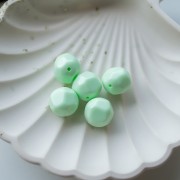 Perline tonde irregolari sfaccettate da 14 mm in resina opaca - Verde pastello x1