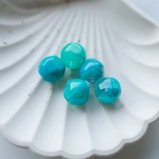 Perla rotonda irregolare sfaccettata da 14 mm in resina traslucida - Turchese marmorizzato