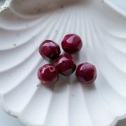 Perline tonde irregolari sfaccettate da 14 mm in resina opaca - Bordeaux marmorizzato x1