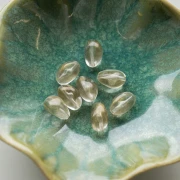 Perle irregolari 13,5x9 mm in resina trasparente - Brillantini di cristallo x8
