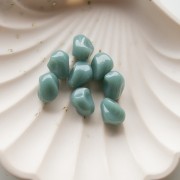 Perle irregolari 13x9 mm in resina opaca - Celadon x8