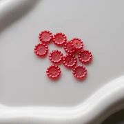 Perle rondelle da 10 mm con piccole sfere di resina opaca - Perla lampone x10