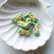 Perla Santiag - Stivale da cowboy 24x17 mm in vetro - Motivo frutta - Verde - Pesca